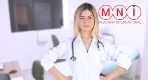 nghề bác sĩ là một nghề cao quý, bác sĩ giúp người bệnh vượt qua và chống lại bệnh tật, gia tăng tuổi thọ.